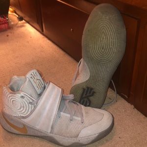Kyrie 2 cool grey